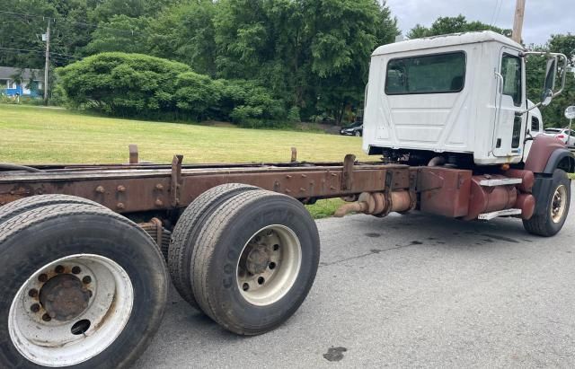 2004 Mack 700 CV700