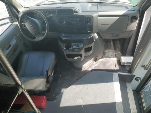 2016 Ford Econoline E350 Super Duty Cutaway Van