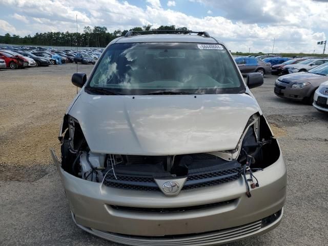 2004 Toyota Sienna LE