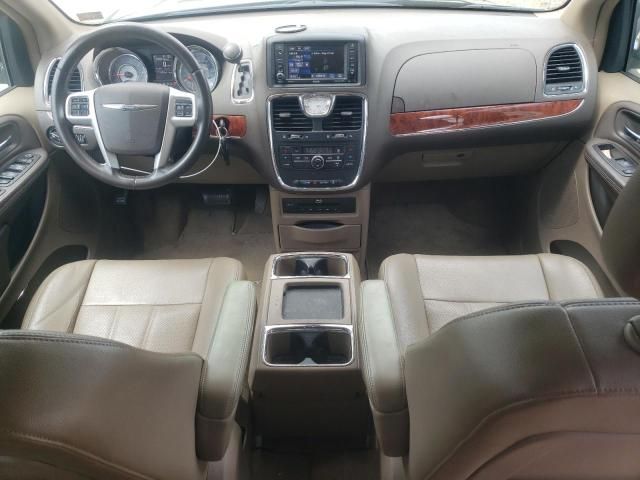 2014 Chrysler Town & Country Touring L