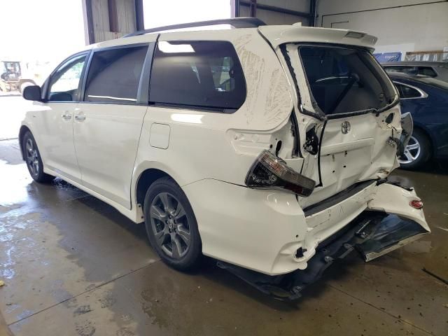 2019 Toyota Sienna SE