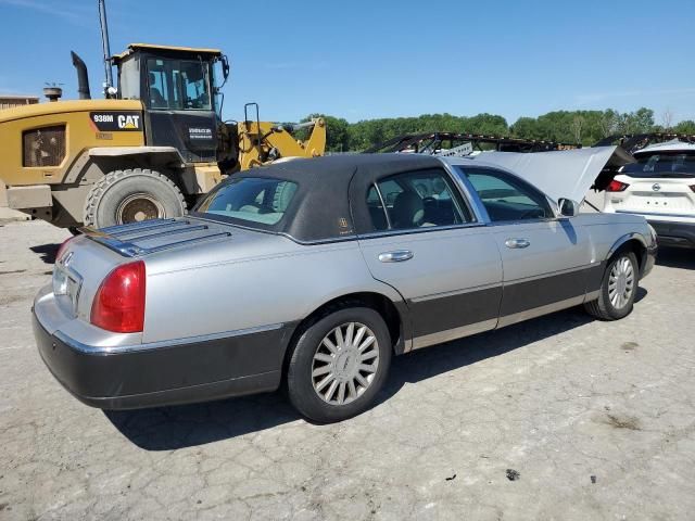 2005 Lincoln Town Car Signature Limited