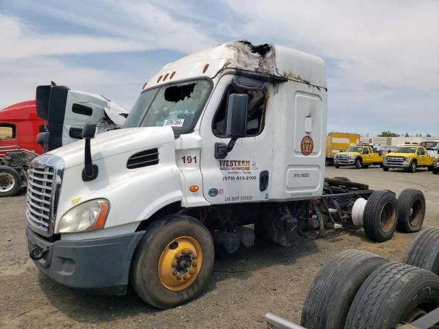 2015 Freightliner Cascadia 113