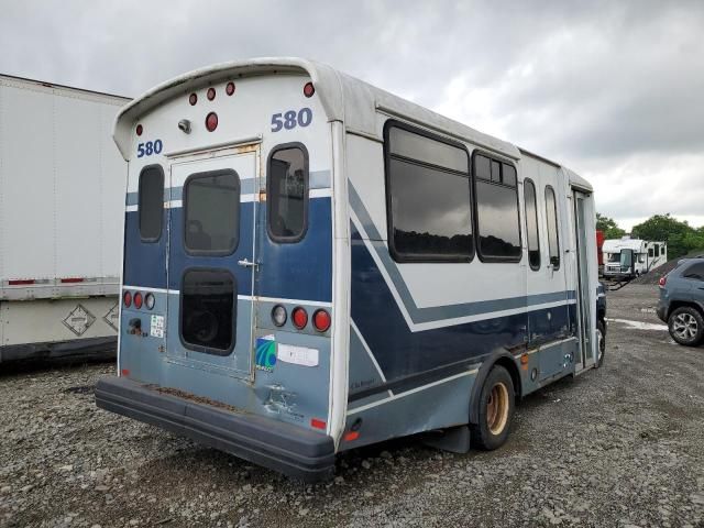 2010 Ford Econoline E450 Super Duty Cutaway Van