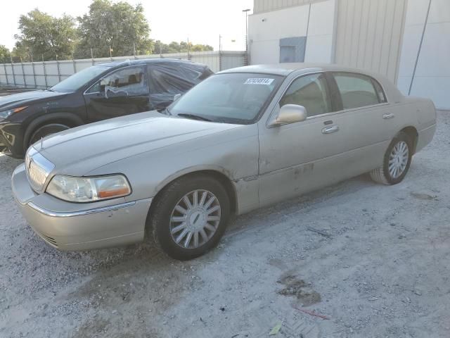 2005 Lincoln Town Car Signature