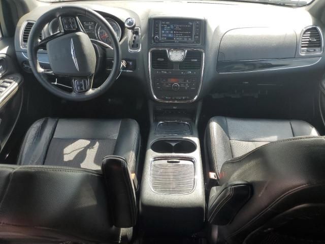 2014 Chrysler Town & Country S