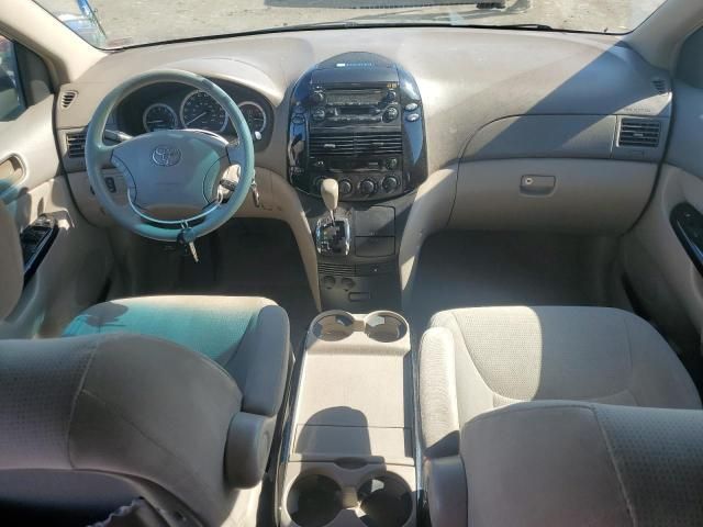 2004 Toyota Sienna CE