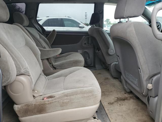 2004 Toyota Sienna CE