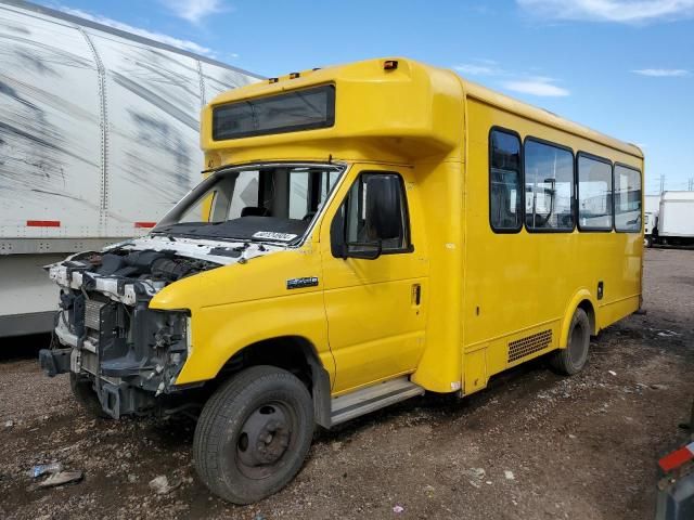 2018 Ford Econoline E450 Super Duty Cutaway Van