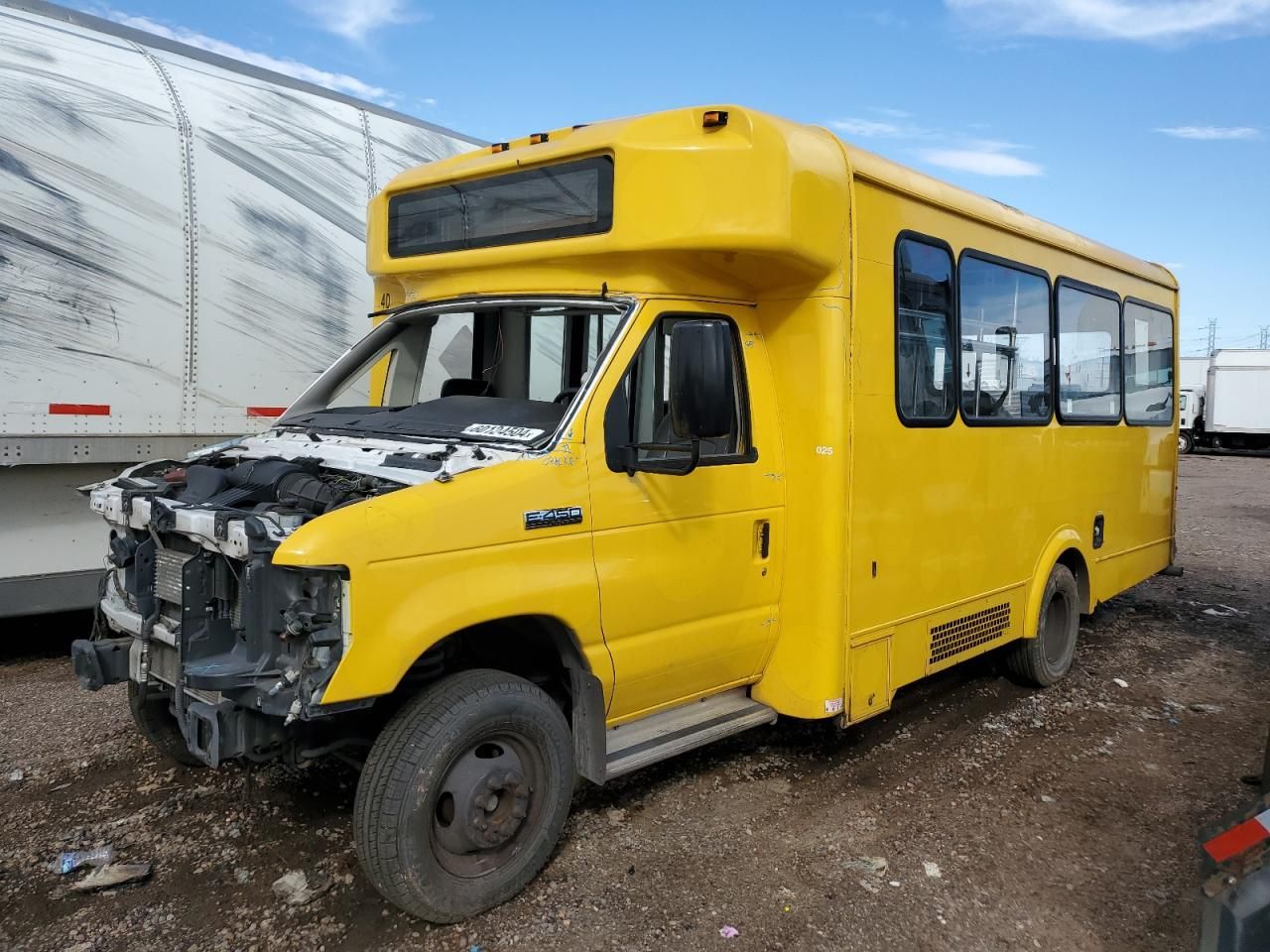 2018 Ford Econoline E450 Super Duty Cutaway Van