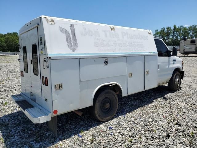 2010 Ford Econoline E350 Super Duty Cutaway Van