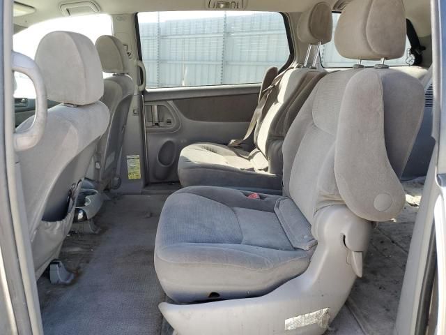 2005 Toyota Sienna CE