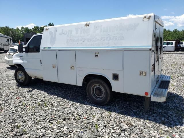 2010 Ford Econoline E350 Super Duty Cutaway Van