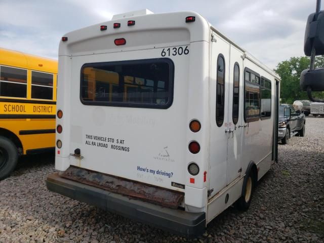 2014 Ford Econoline E450 Super Duty Cutaway Van