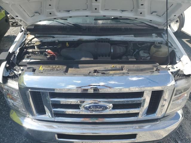 2016 Ford Econoline E350 Super Duty Cutaway Van