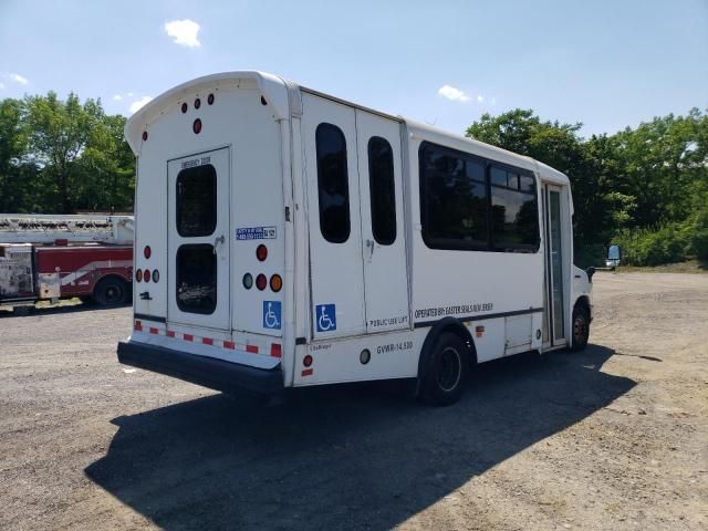 2013 Ford Econoline E450 Super Duty Cutaway Van