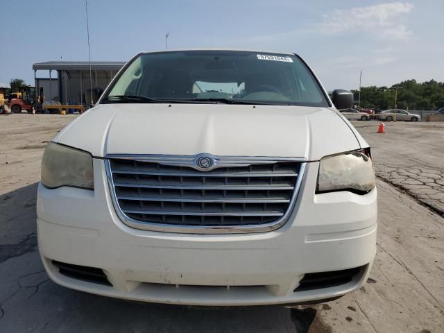 2010 Chrysler Town & Country LX