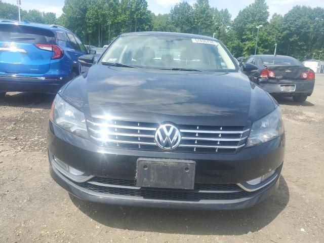 2012 Volkswagen Passat SEL