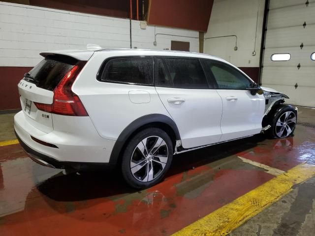 2023 Volvo V60 Cross Country Plus