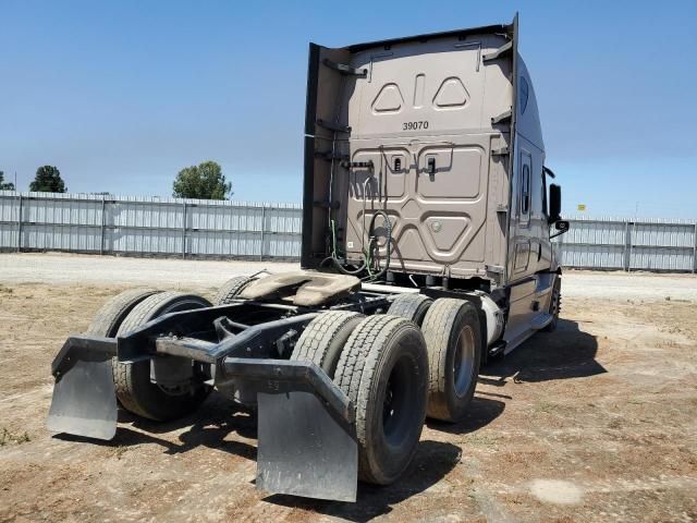 2019 Freightliner Cascadia 126