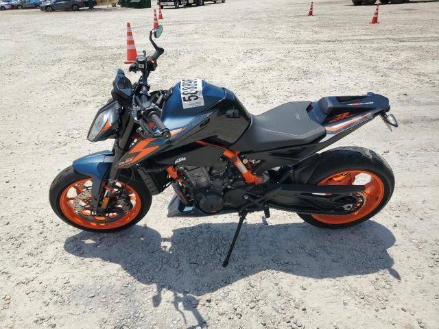 2022 KTM 890 Duke R