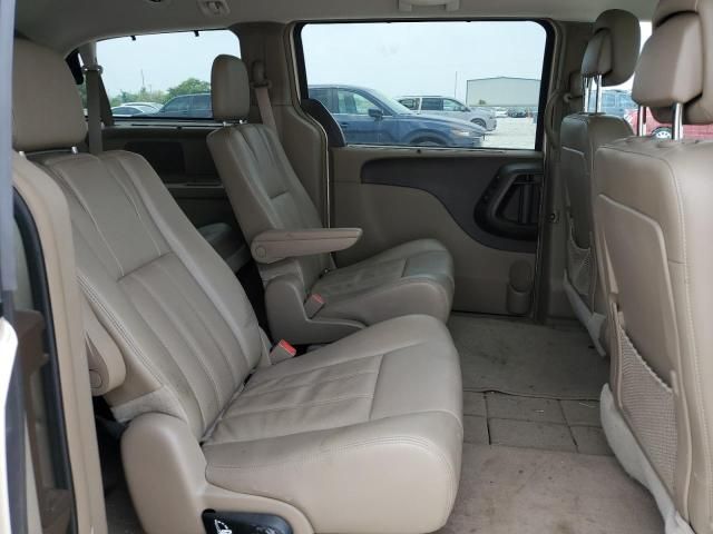 2014 Chrysler Town & Country Touring L