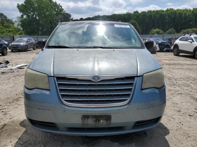 2009 Chrysler Town & Country LX