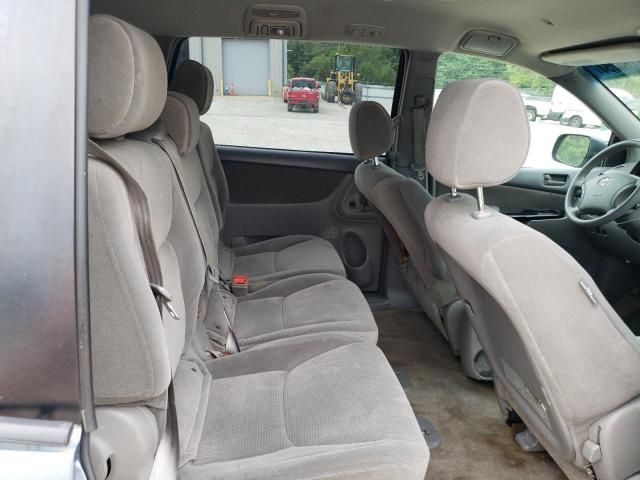 2005 Toyota Sienna CE