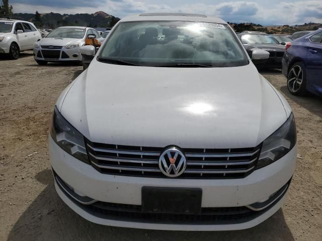 2012 Volkswagen Passat SEL