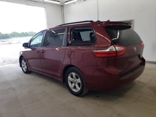 2019 Toyota Sienna LE