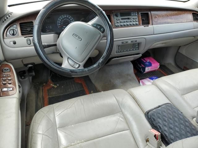 2002 Lincoln Town Car Executive