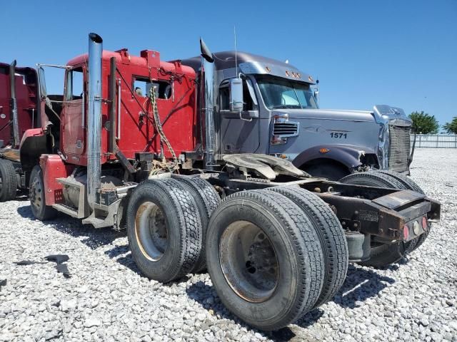 2000 Freightliner Conventional FLD120