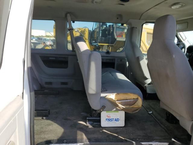 2013 Ford Econoline E350 Super Duty Wagon