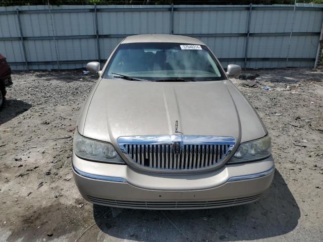 2004 Lincoln Town Car Executive