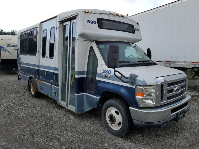 2010 Ford Econoline E450 Super Duty Cutaway Van