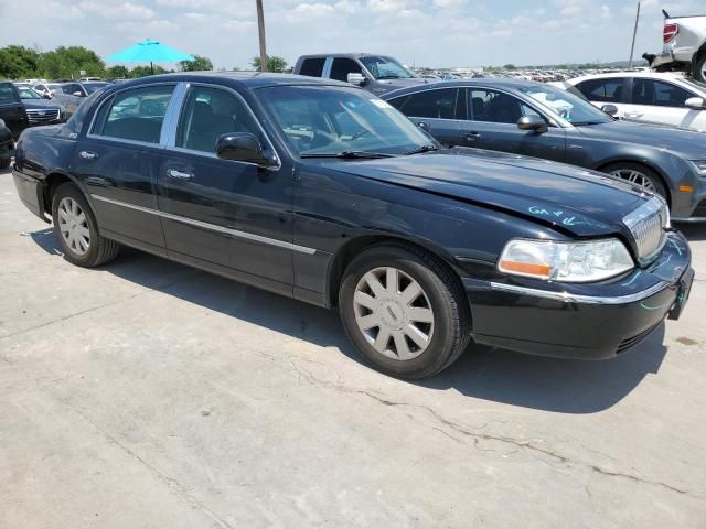 2005 Lincoln Town Car Signature Limited