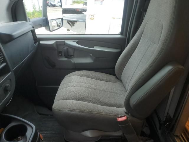 2013 GMC Savana Cutaway G4500