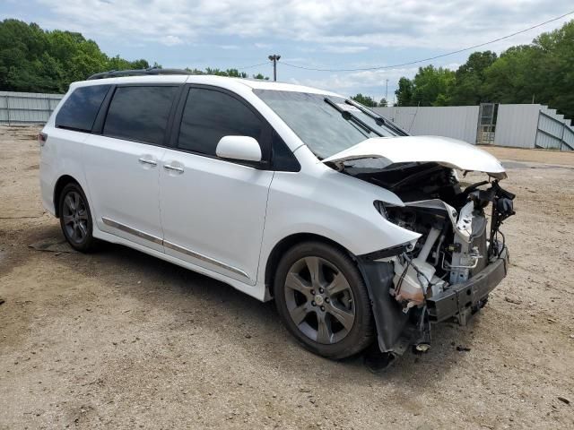 2015 Toyota Sienna Sport