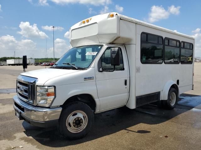 2012 Ford Econoline E350 Super Duty Cutaway Van