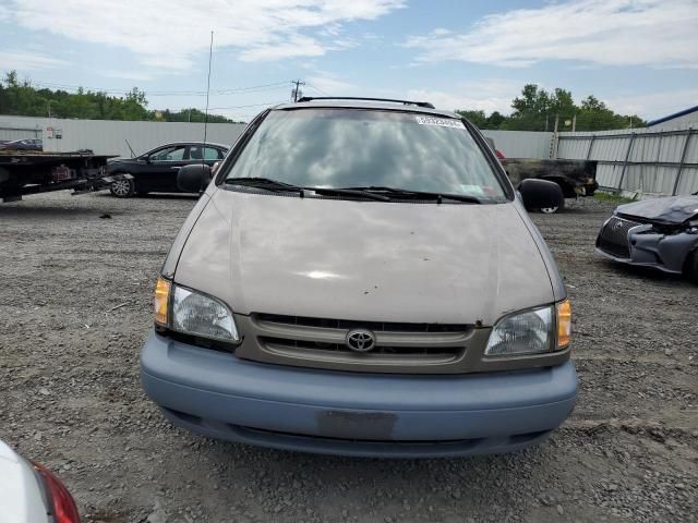 1999 Toyota Sienna CE