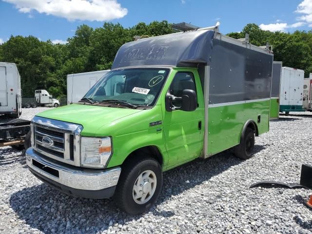 2013 Ford Econoline E350 Super Duty Cutaway Van