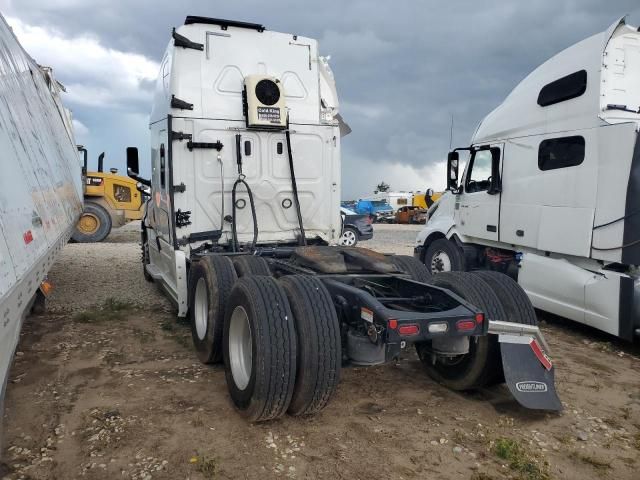 2020 Freightliner Cascadia 126