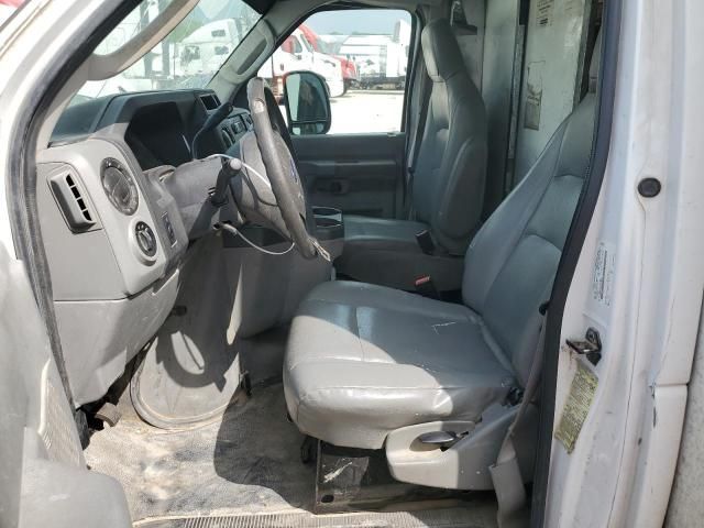 2018 Ford Econoline E350 Super Duty Cutaway Van