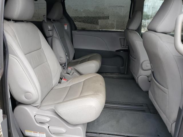 2016 Toyota Sienna XLE