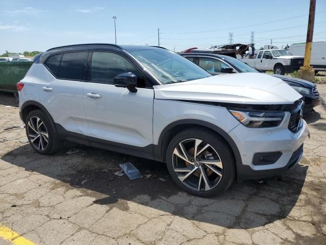 2022 Volvo XC40 T5 R-Design