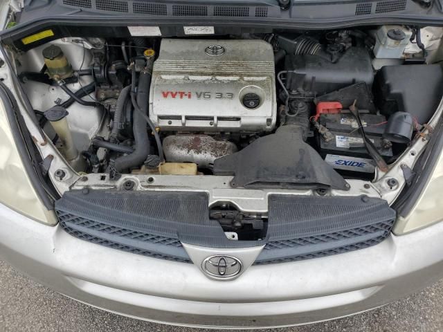 2004 Toyota Sienna CE