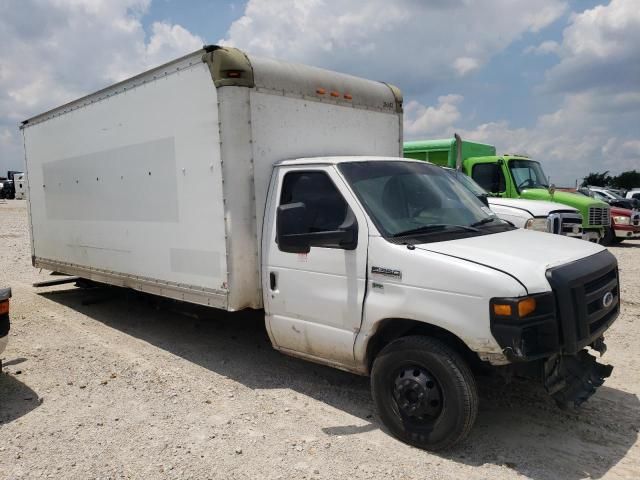 2013 Ford Econoline E350 Super Duty Cutaway Van