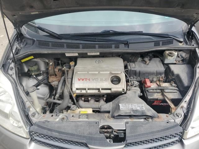 2004 Toyota Sienna CE