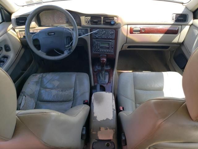 2000 Volvo V70 Base