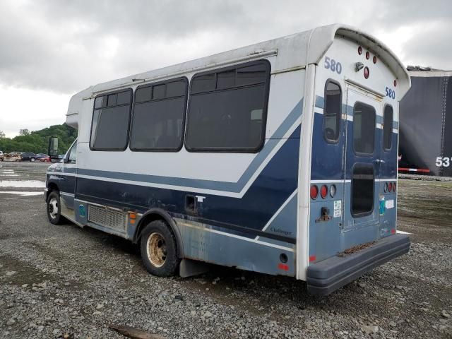 2010 Ford Econoline E450 Super Duty Cutaway Van